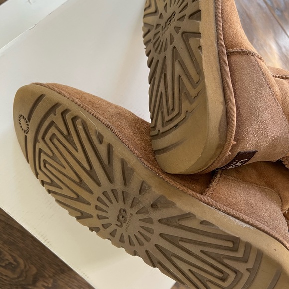 UGG Classic II shearling lined shirt boot size 9 chestnut suede - Picture 6 of 6